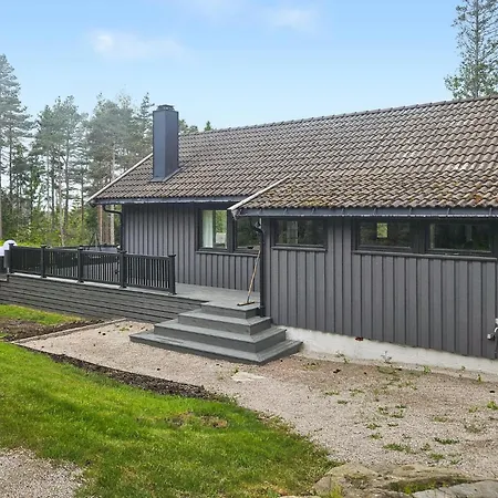 2 Bedroom Awesome In Holiday home