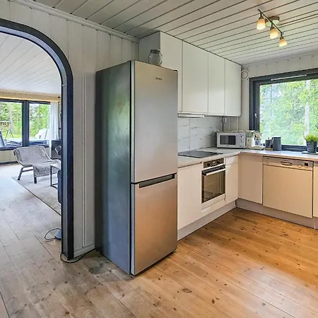 2 Bedroom Awesome In Dom wakacyjny *